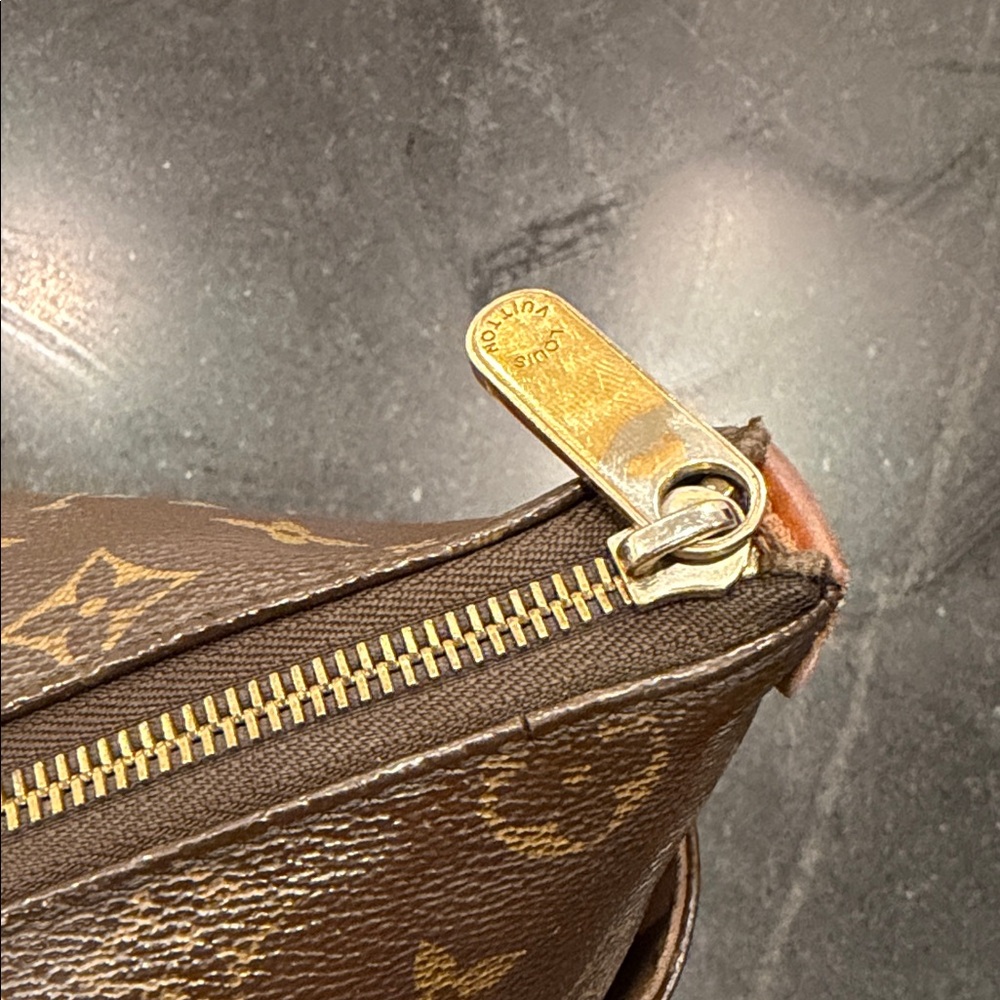 Louis Vuitton Classic Brown Monogram Shoulder Bag - Picture 3 of 5